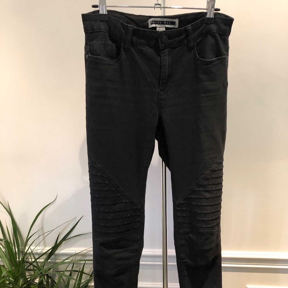 Black Jeans with Knee Detail